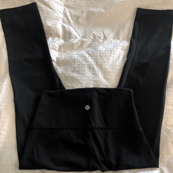 Lululemon Black Wunder Under Crop Size 4 - Picture 5 of 6